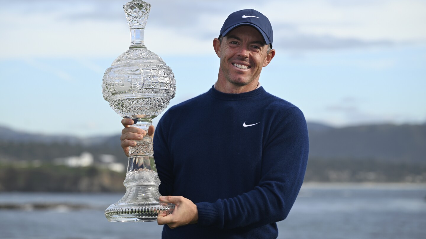 rory-mcilroy-overpowers-pebble-beach-and-wins-in-a-runaway