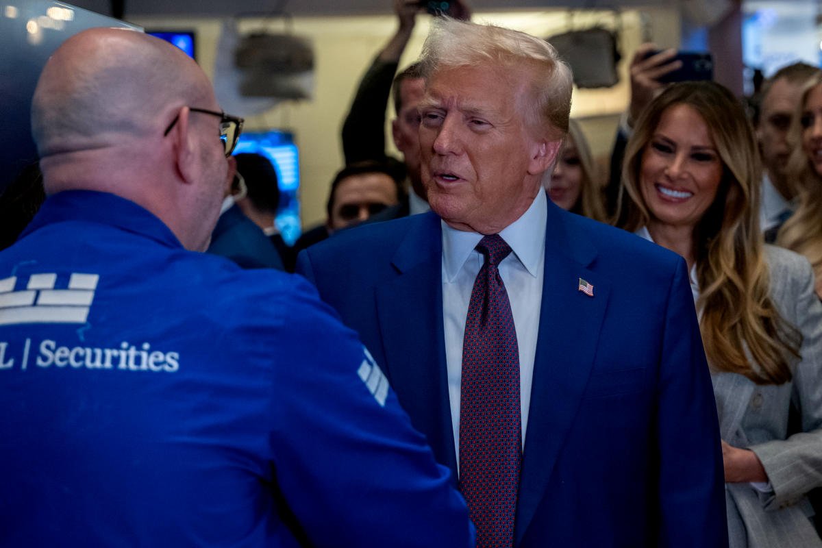 stock-market-today:-dow,-s&p-500,-nasdaq-pare-losses-after-us-delays-tariffs-against-mexico