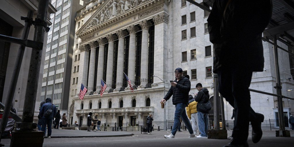 markets-sell-off-to-start-the-week-following-trump-tariff-announcements