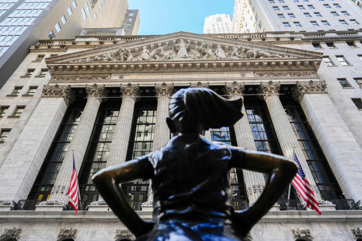 stock-market-today:-dow,-s&p-500,-nasdaq-futures-slump-as-trump’s-china-tariffs-come-into-effect