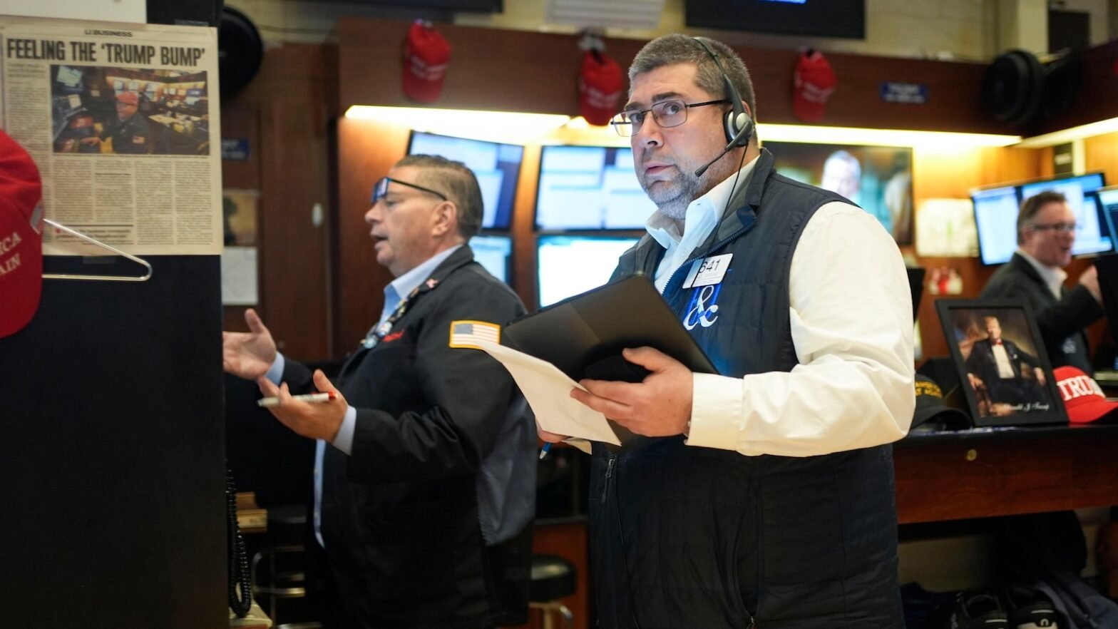 stock-market-today:-wall-street-mixed-in-early-trading-as-anxiety-on-trump-tariffs-fade