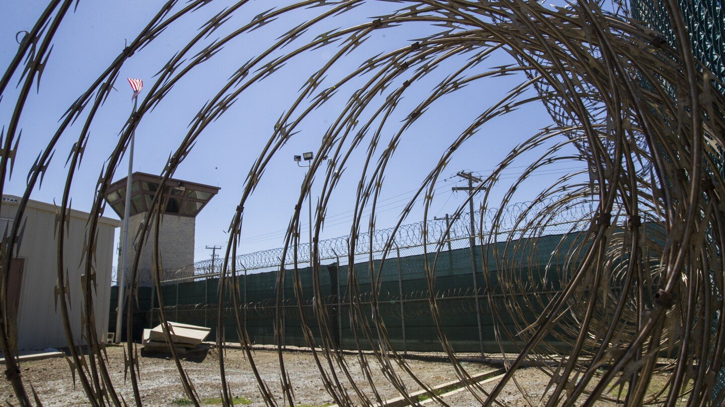 first-military-flight-to-send-migrants-to-guantanamo-bay-is-set-to-depart,-official-says