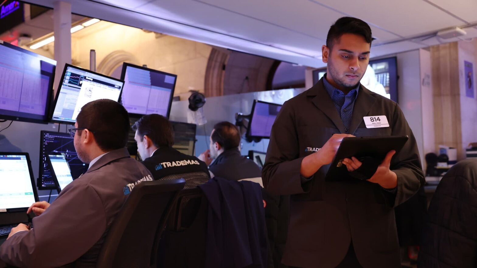 s&p-500-futures-fall-after-latest-earnings,-alphabet’s-revenue-miss:-live-updates