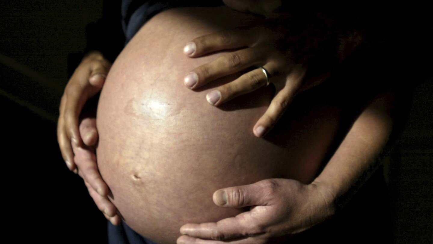 racial-gap-widened-in-deaths-among-us.-moms-around-the-time-of-childbirth