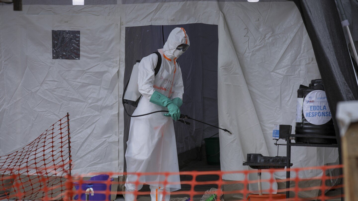 us-officials-advise-travelers-to-be-careful-in-uganda-because-of-ebola