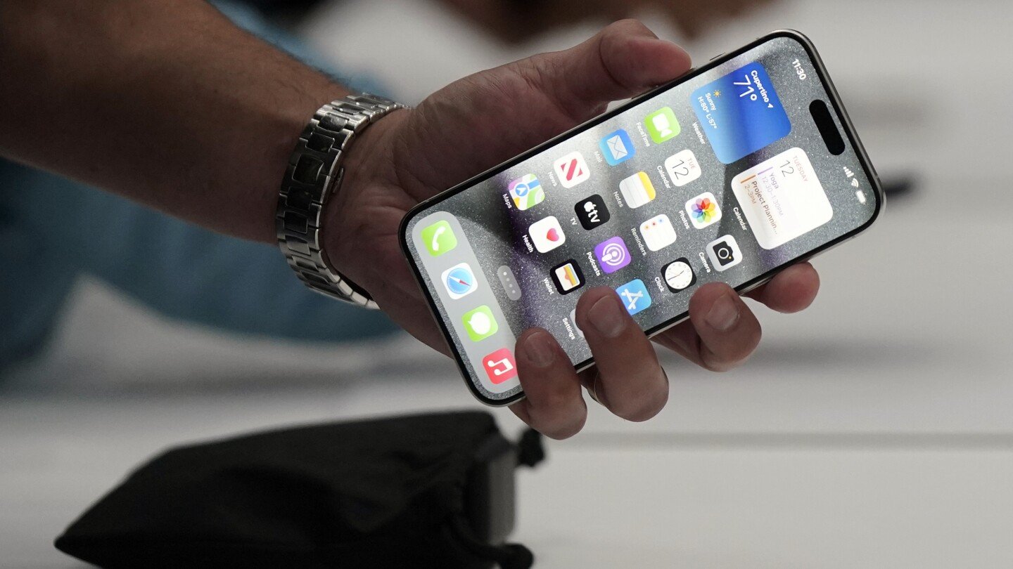 one-tech-tip:-how-to-block-your-phone-from-tracking-your-location