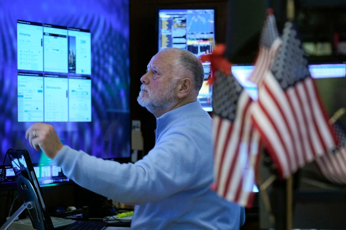 stock-market-today:-dow,-s&p-500,-nasdaq-futures-edge-higher-ahead-of-earnings-rush