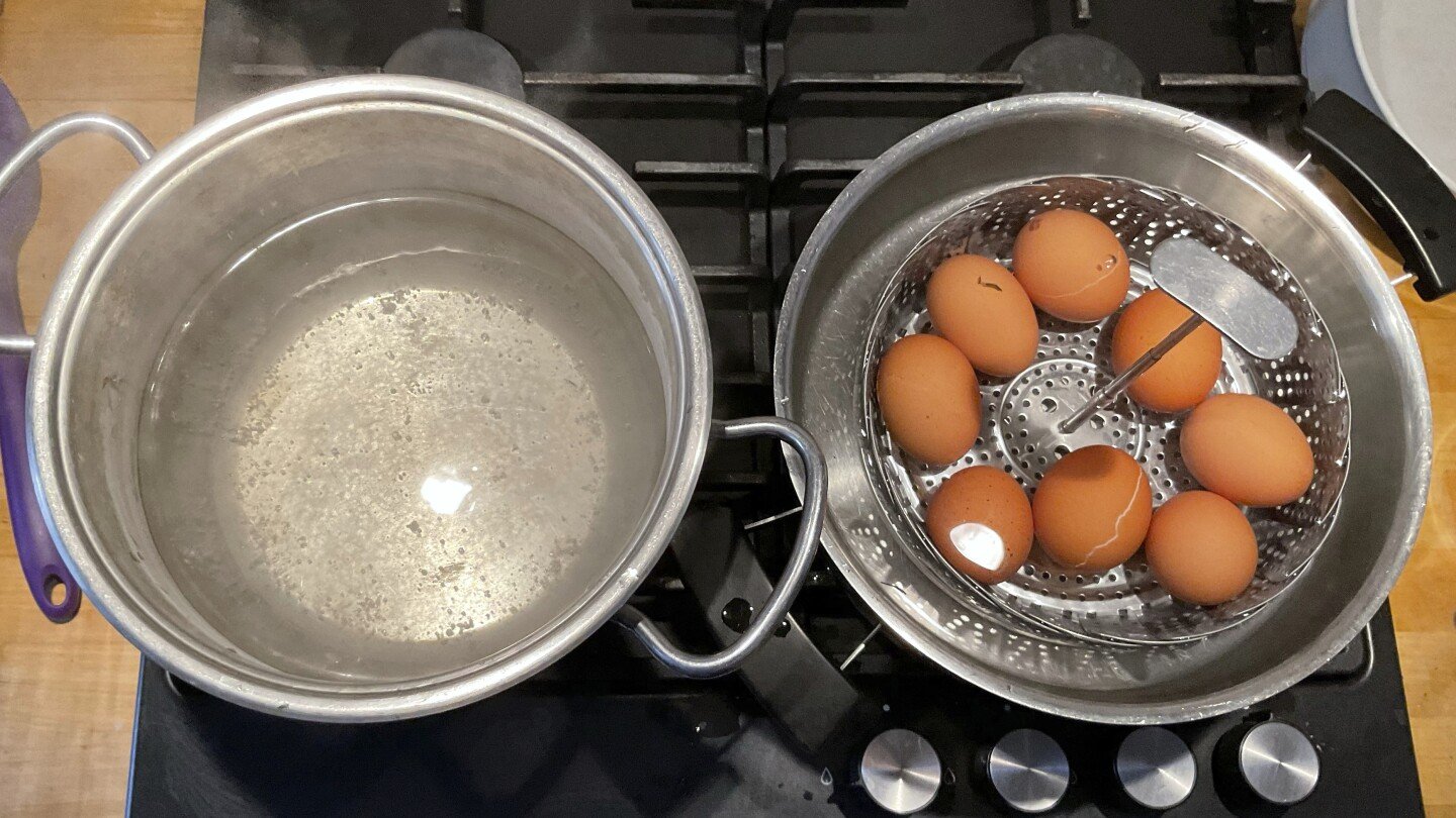 how-to-cook-the-perfect-boiled-egg,-according-to-science