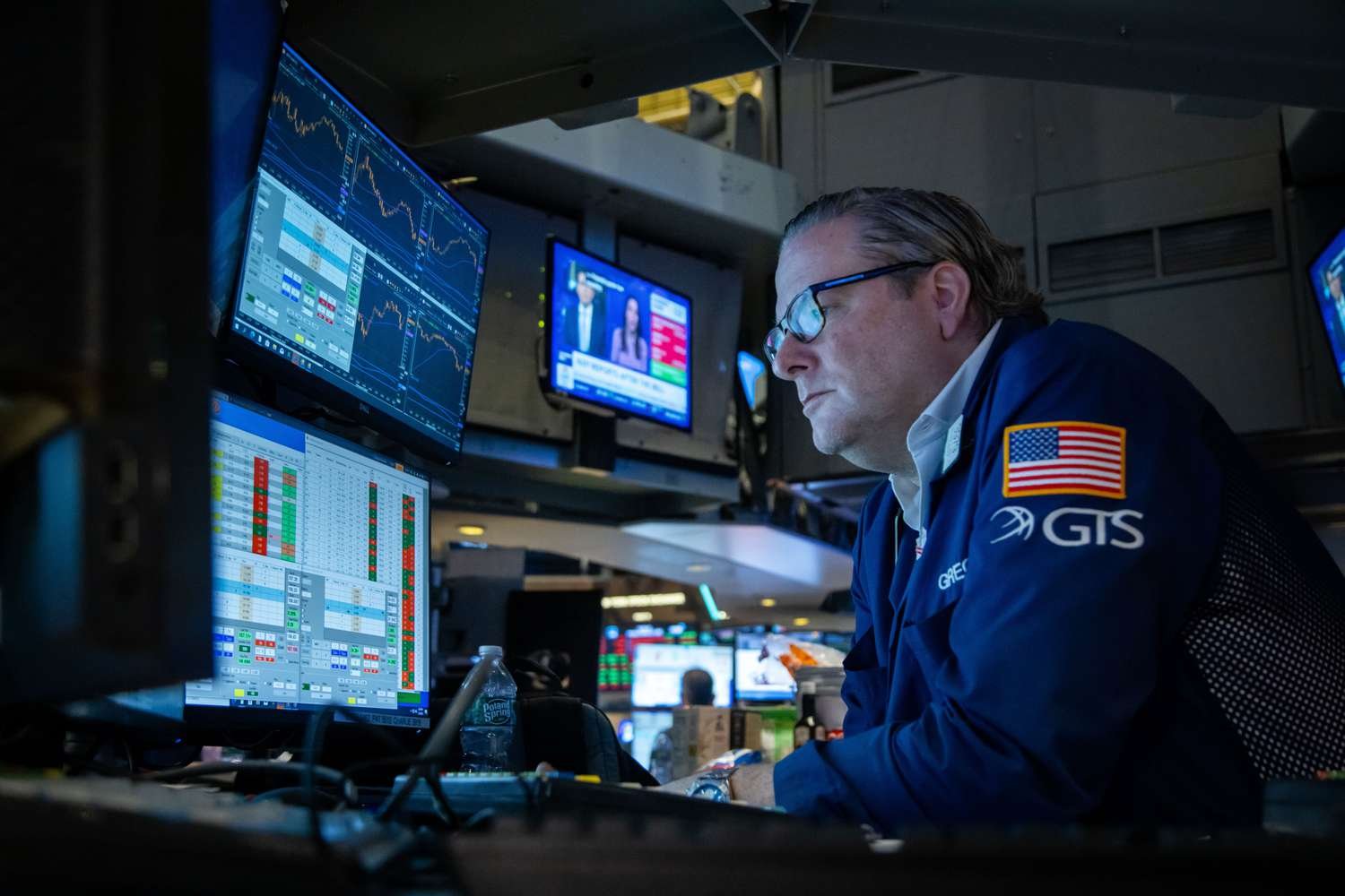 dow-jones-today:-stock-futures-inch-higher-as-earnings-reports-roll-in;-s&p-500-and-dow-nearing-record-highs