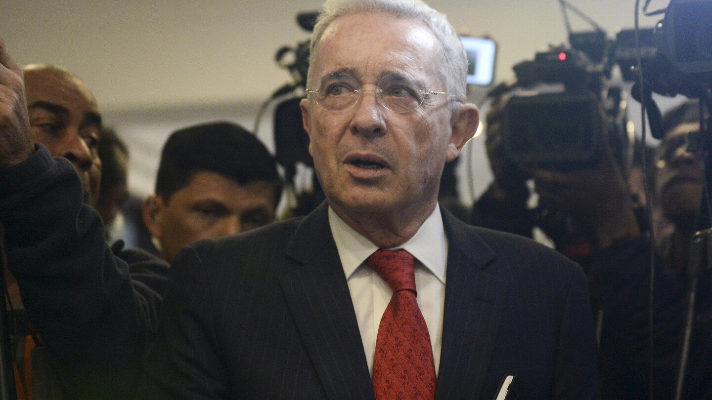 inicia-juicio-contra-el-expresidente-colombiano-alvaro-uribe-por-soborno-y-fraude-procesal