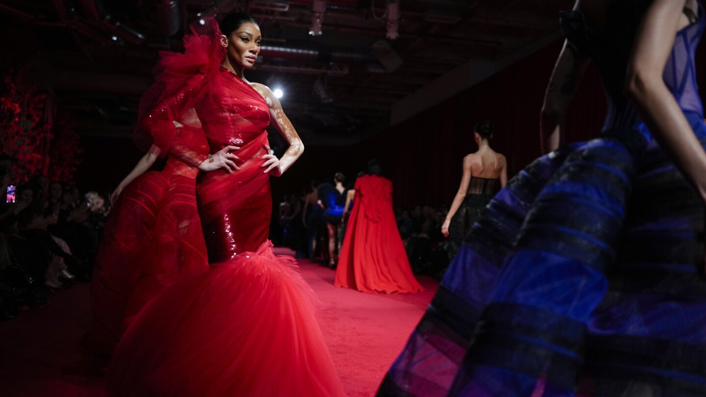 christian-siriano-takes-his-new-york-fashion-week-show-attendees-for-a-glamorous-ride