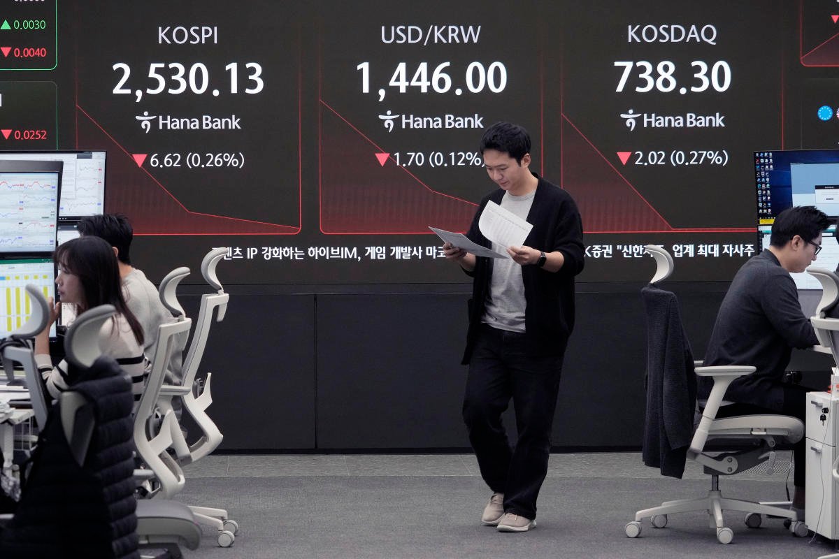 stock-market-today:-asian-shares-mixed-as-deepseek-lifts-chinese-tech-stocks