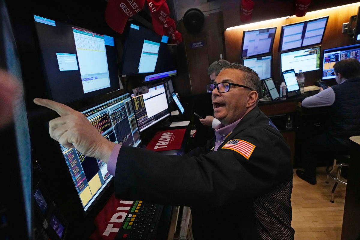 stock-market-today:-dow,-s&p-500,-nasdaq-retreat-as-consumer-sentiment-slides