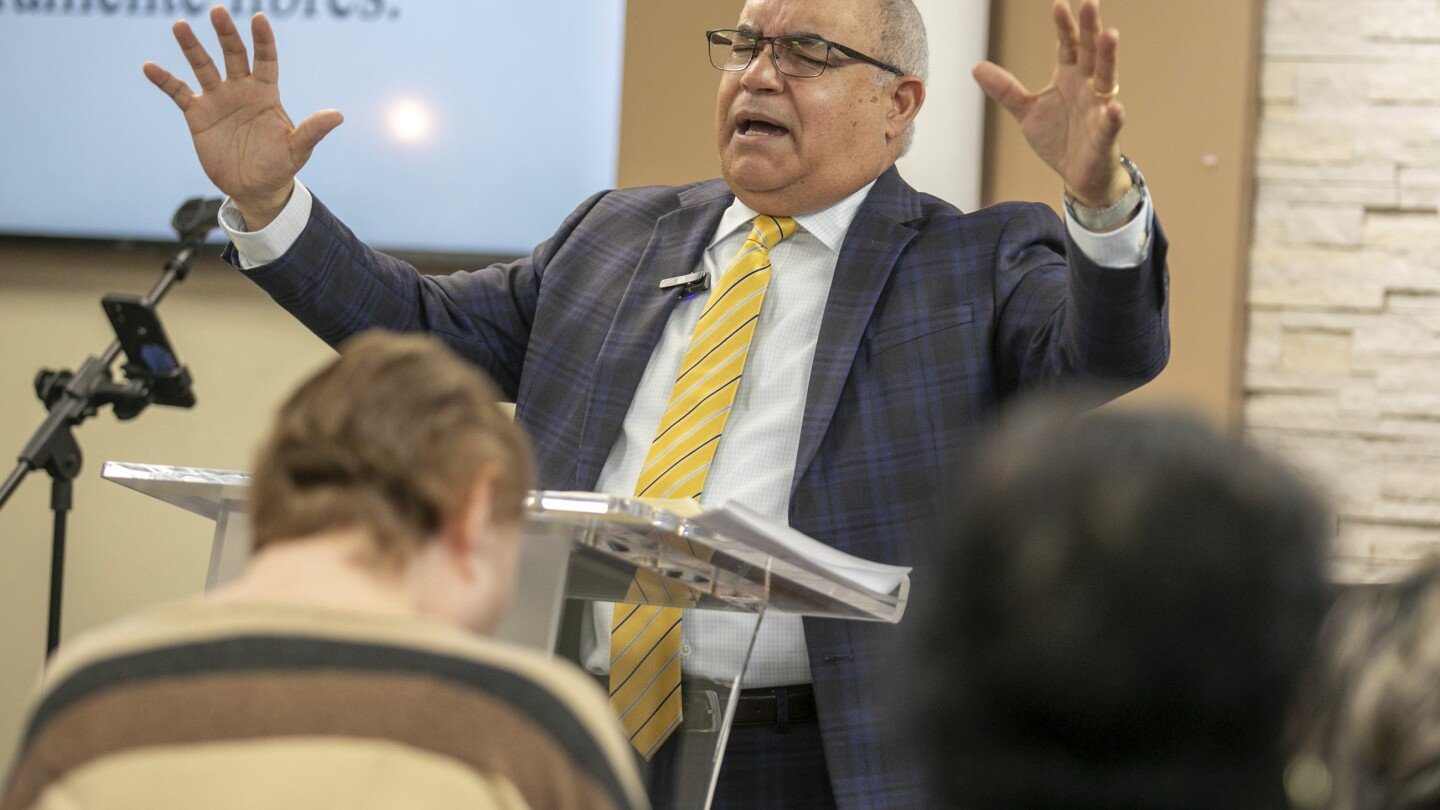 latino-evangelical-churches-gear-up-to-face-possible-immigration-enforcement-in-churches
