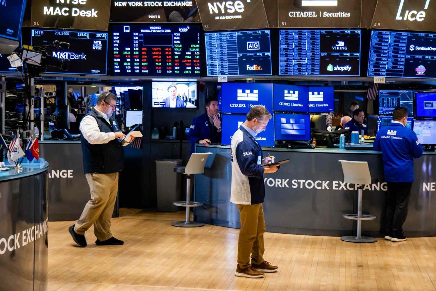 dow-jones-today:-stock-futures-holding-steady-ahead-of-january-jobs-report