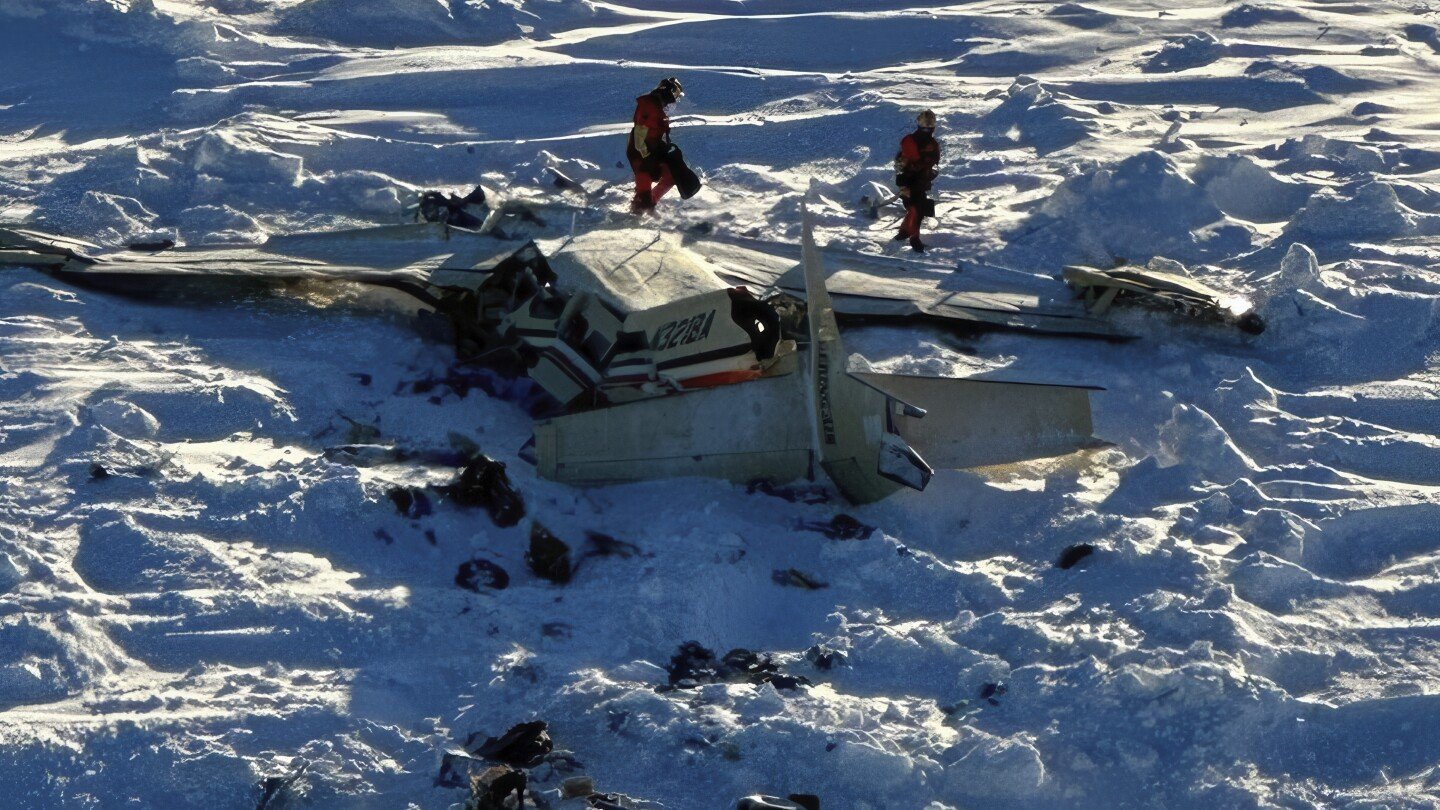recuperan-los-restos-de-las-10-victimas-del-accidente-aereo-en-alaska