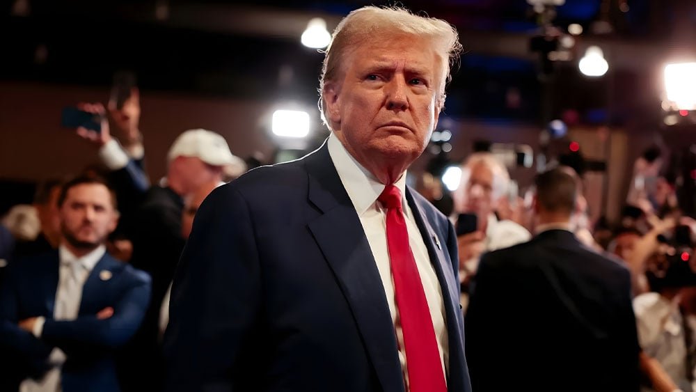 dow-jones-futures-fall-as-new-trump-tariffs-loom;-tesla,-robinhood-in-focus