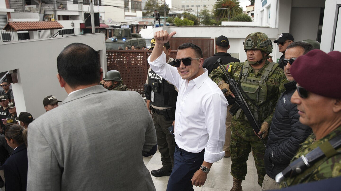 daniel-noboa,-el-heredero-de-un-emporio-multimillonario-que-busca-reelegirse-en-ecuador