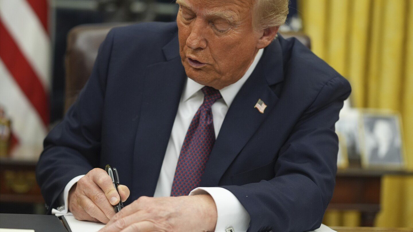 tercer-juez-bloquea-orden-de-trump-que-elimina-ciudadania-por-nacimiento