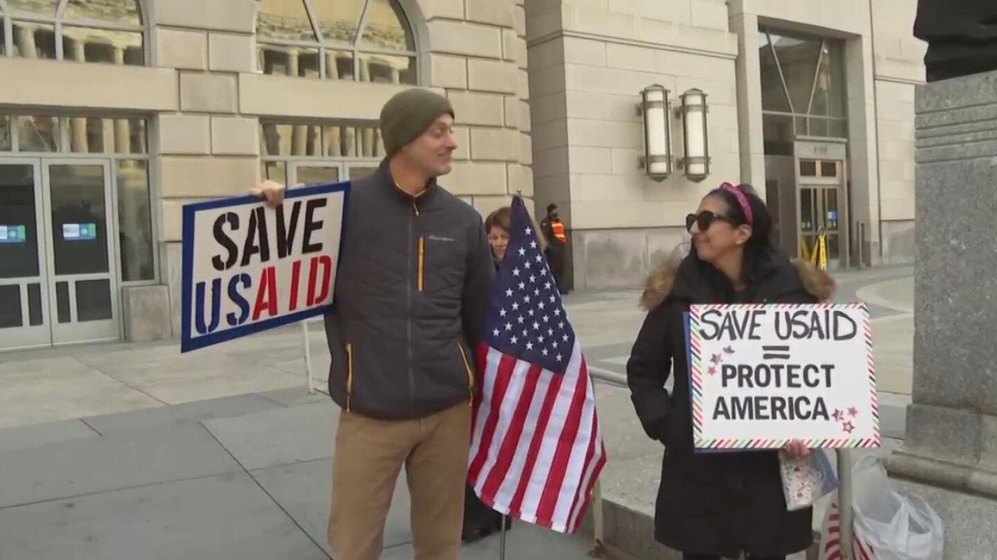 furloughed-and-former-workers-speak-out-outside-usaid