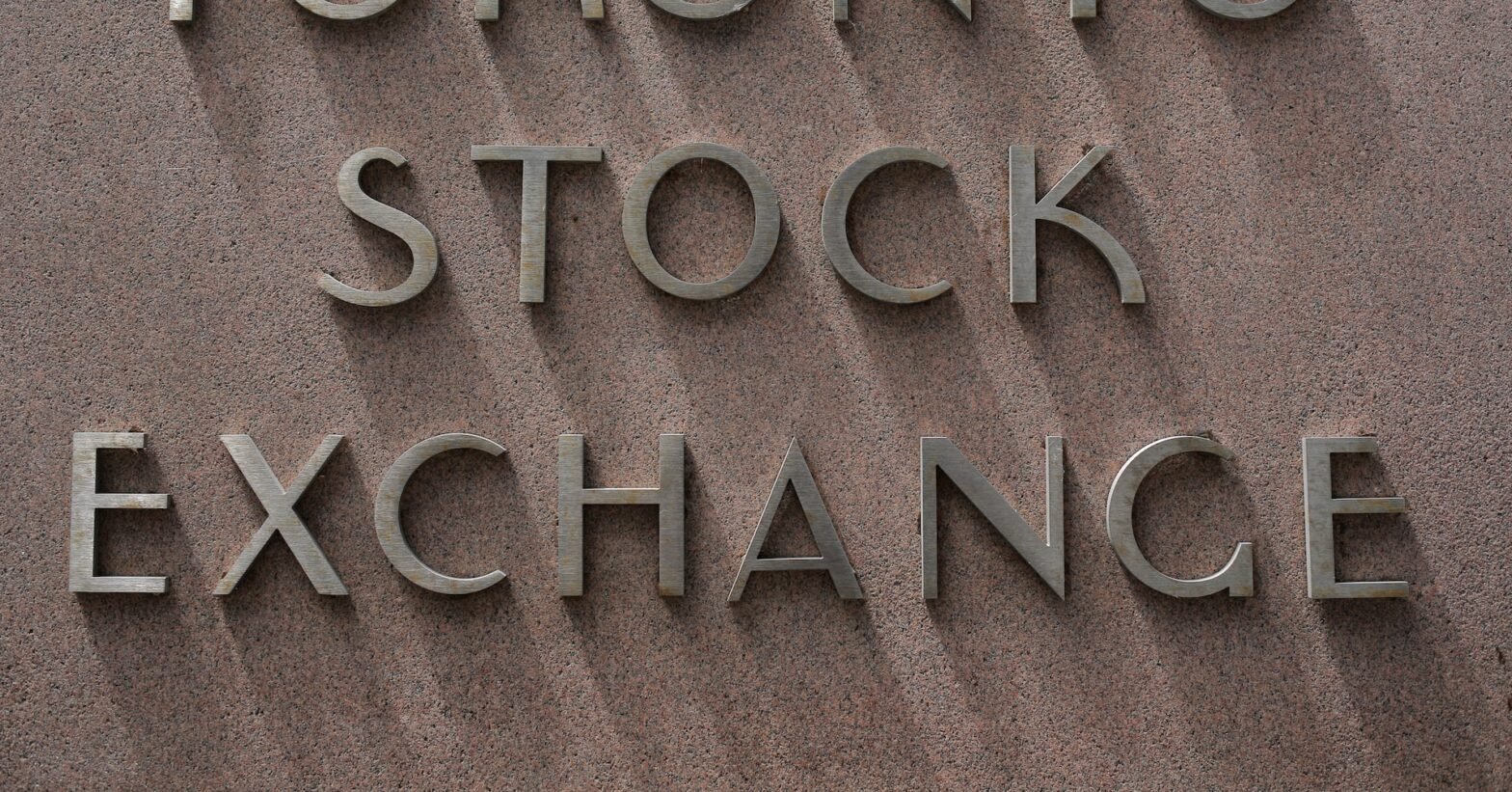 tsx-futures-rise-on-higher-gold,-oil-prices