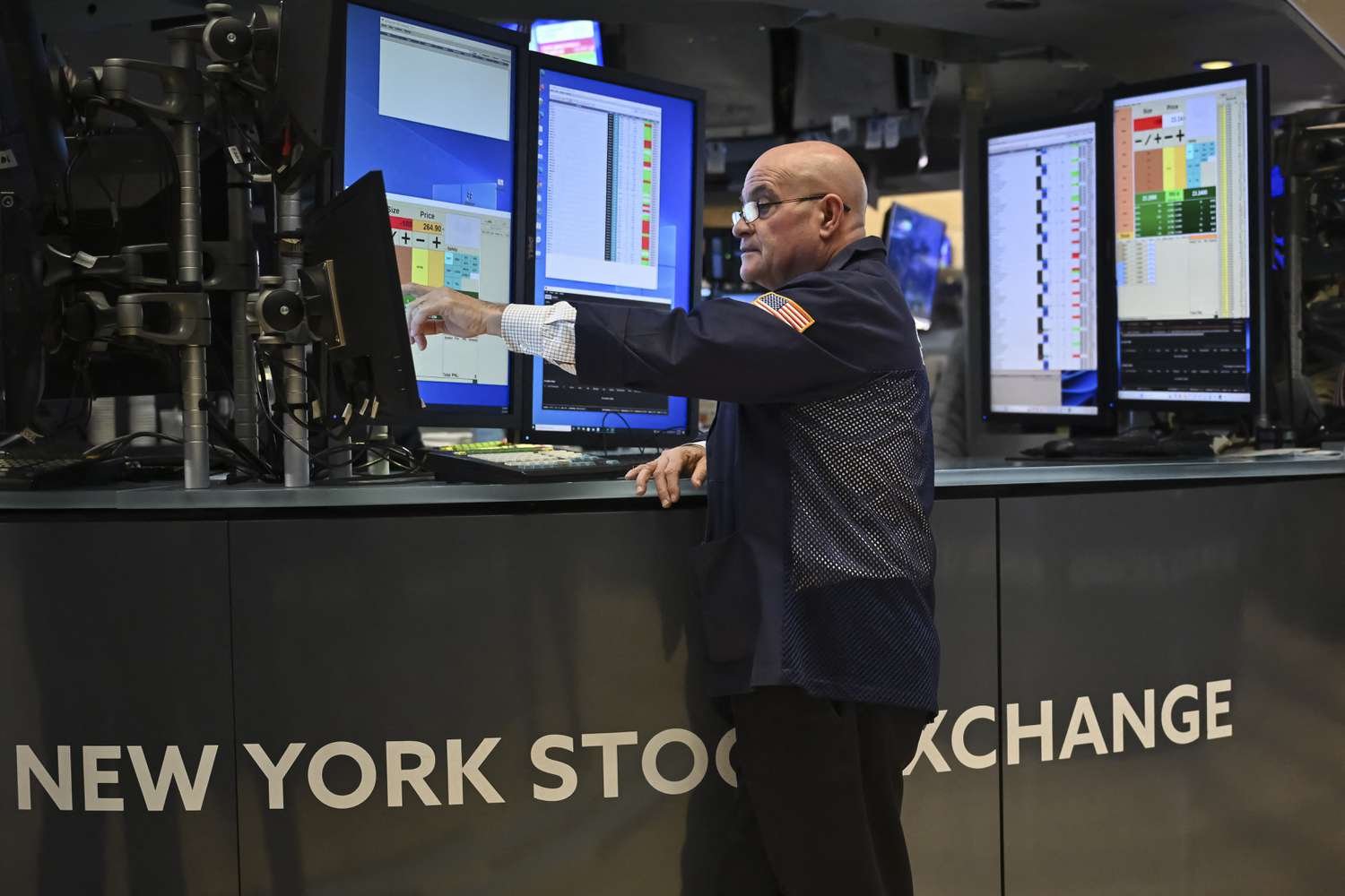 dow-jones-today:-stock-futures-rise-as-markets-shake-off-tariff-threats