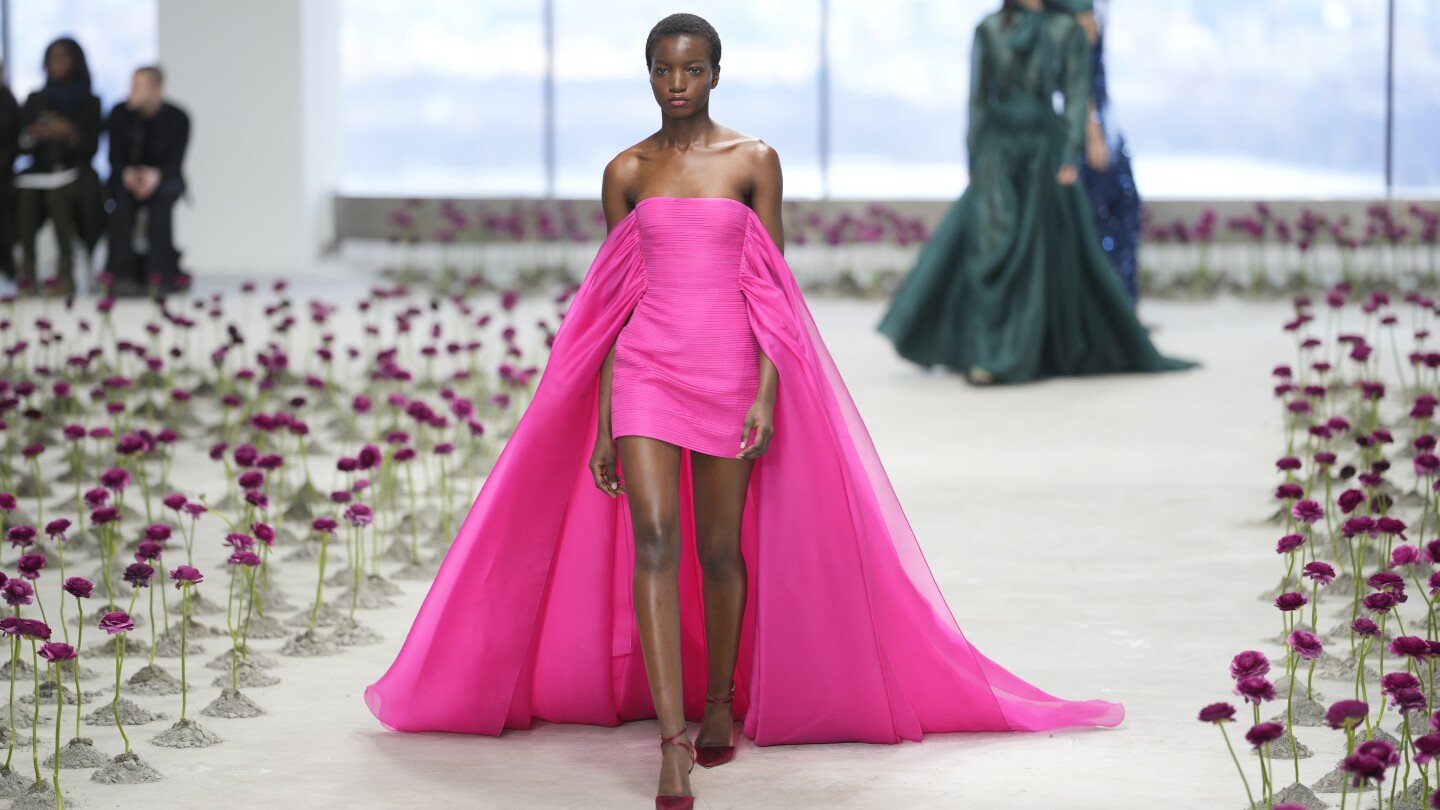 carolina-herrera-debuts-66-new-looks-from-fall-collection-at-top-of-new-york-skyscraper