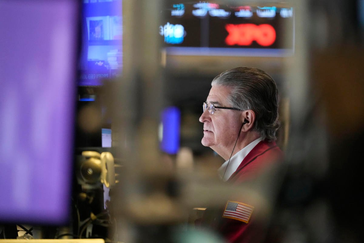 stock-market-today:-dow,-s&p-500,-nasdaq-futures-slip-as-trump’s-tariffs-and-inflation-prey-on-minds