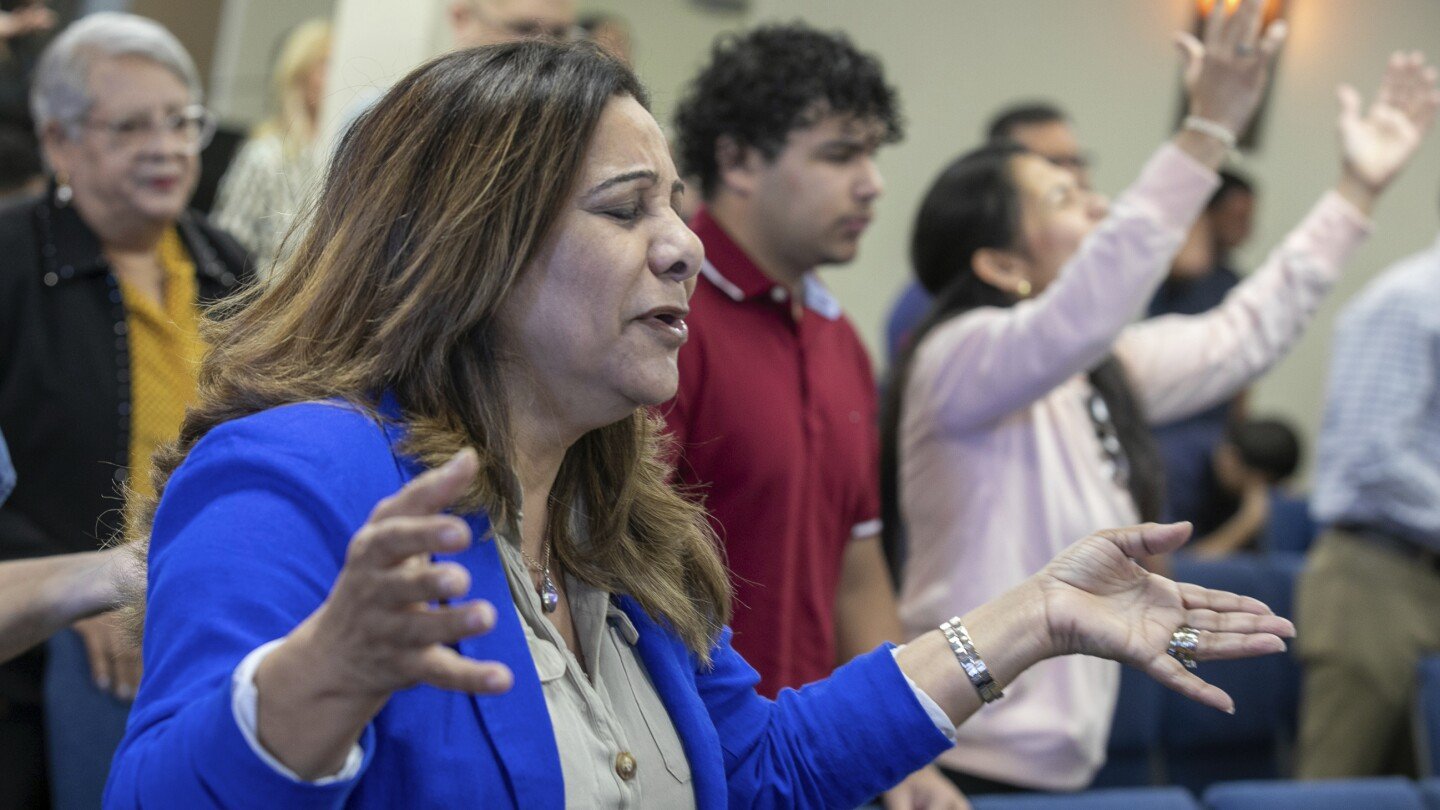 grupos-religiosos-demandan-a-gobierno-de-trump-por-envio-de-agentes-de-inmigracion-a-templos