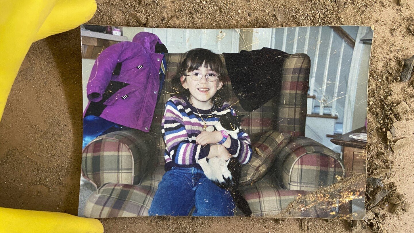 how-photos-lost-in-american-disasters-find-their-way-home,-with-a-little-help-from-people-who-care