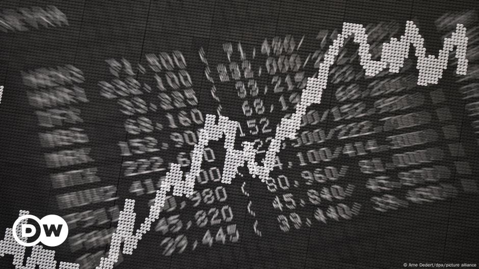 germany:-dax-index-hits-record-high-of-22,000-points