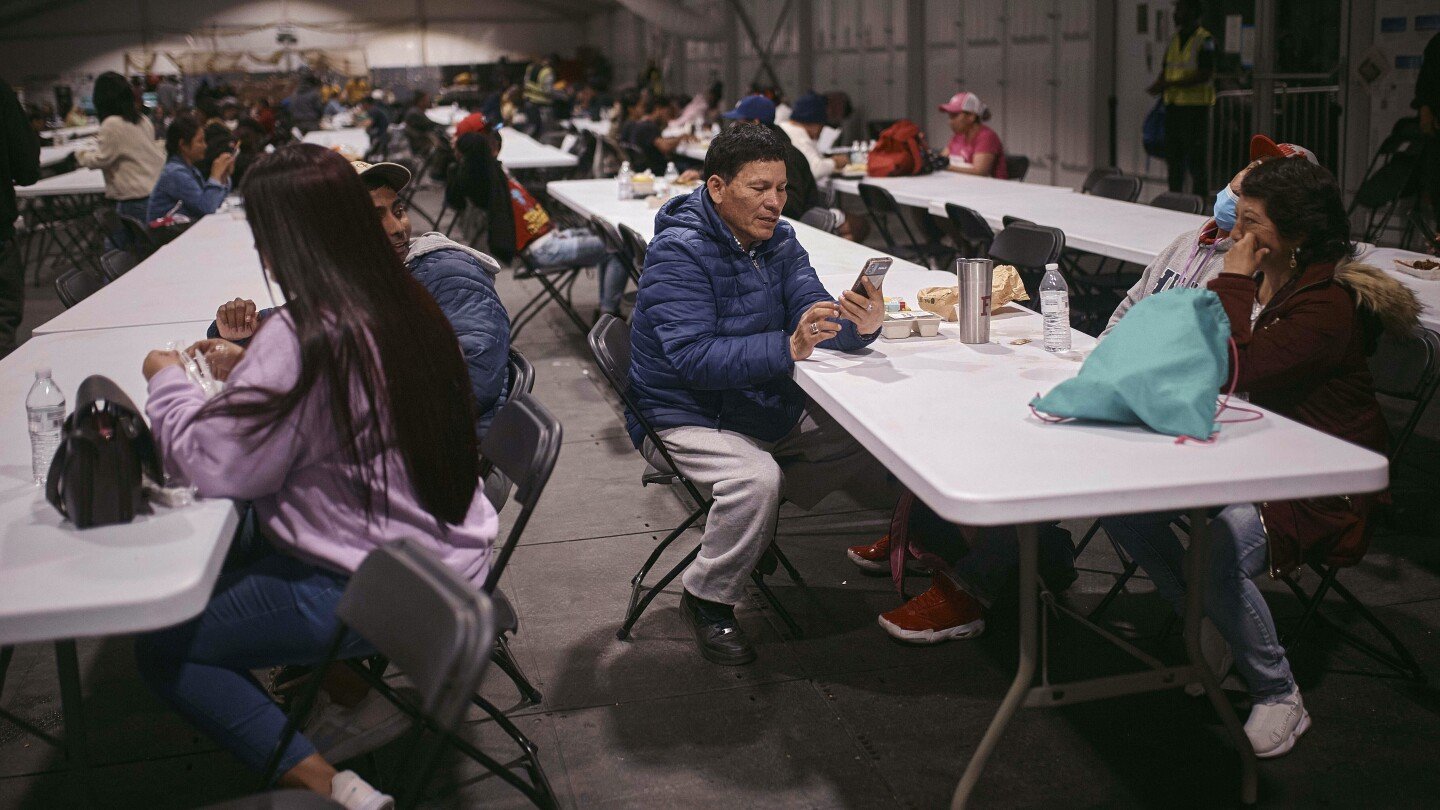 4-fema-employees-are-fired-over-payments-to-reimburse-new-york-city-for-hotel-costs-for-migrants