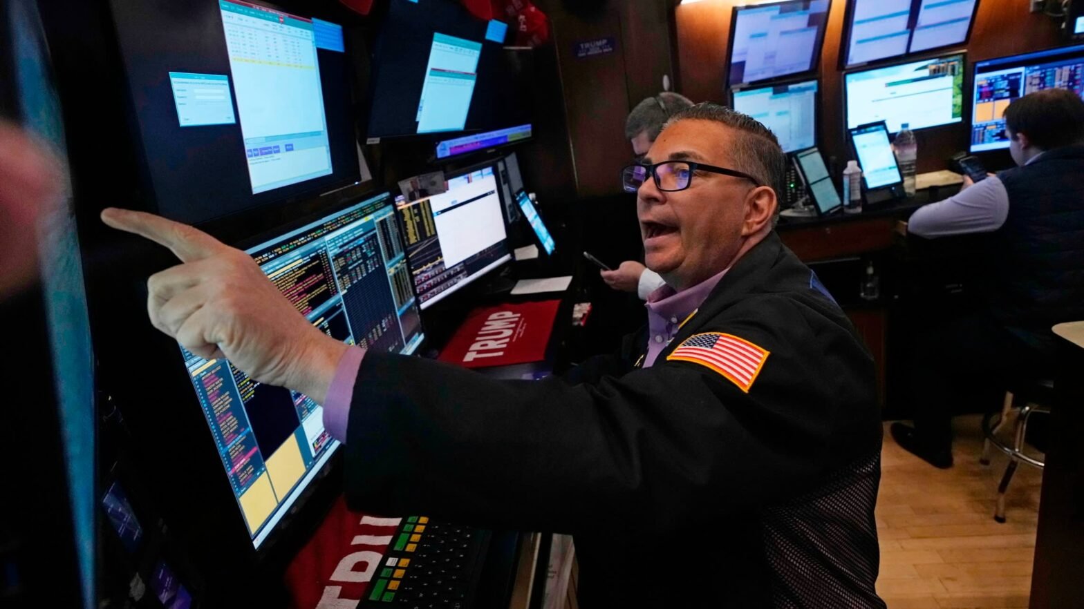 investors-rush-to-protect-against-wall-street-‘volatility-spikes’
