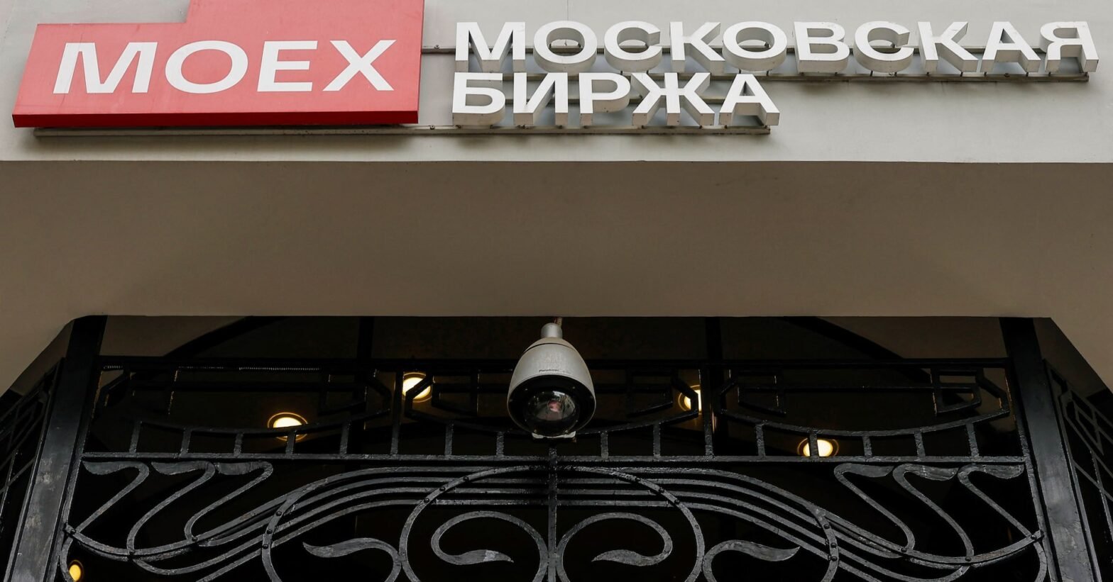 russian-rouble,-stocks-surge-after-trump-putin-call