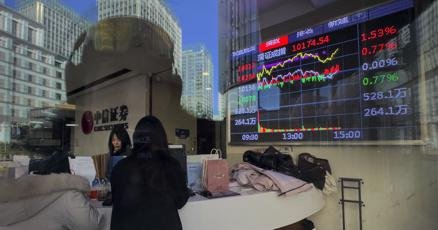 stock-market-today:-fat-profit-reports-lift-wall-street-ahead-of-a-tariff-announcement