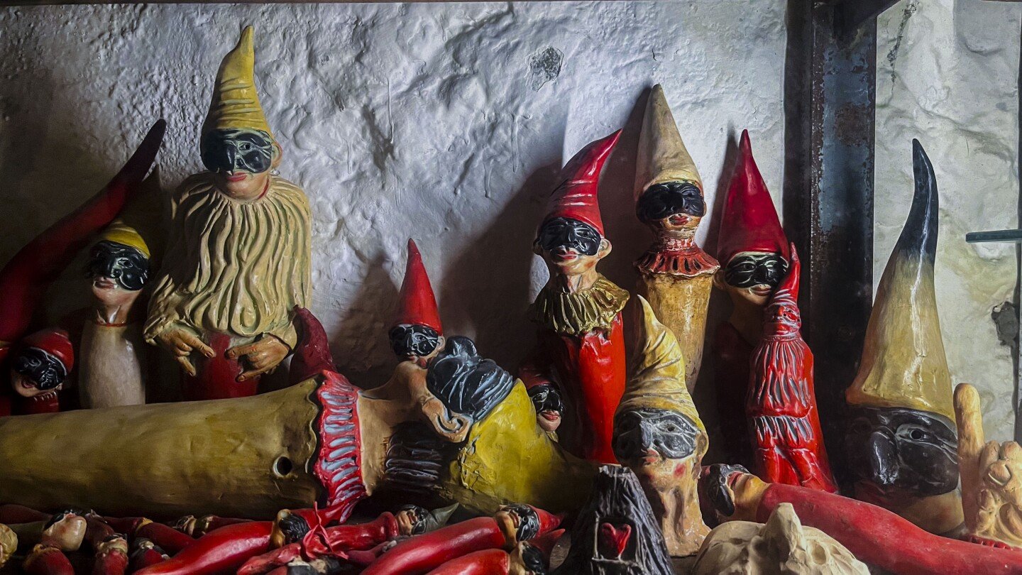 an-iconic-symbol-of-love-and-fortune,-the-red-horn-‘cornicello’-brings-naples-tradition-to-the-world