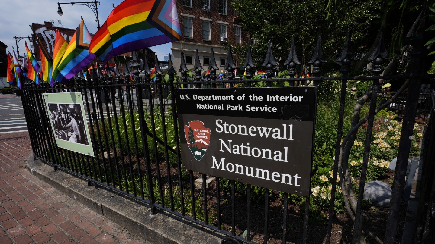 us-park-service-erases-word-‘transgender’-from-website-commemorating-stonewall-riot