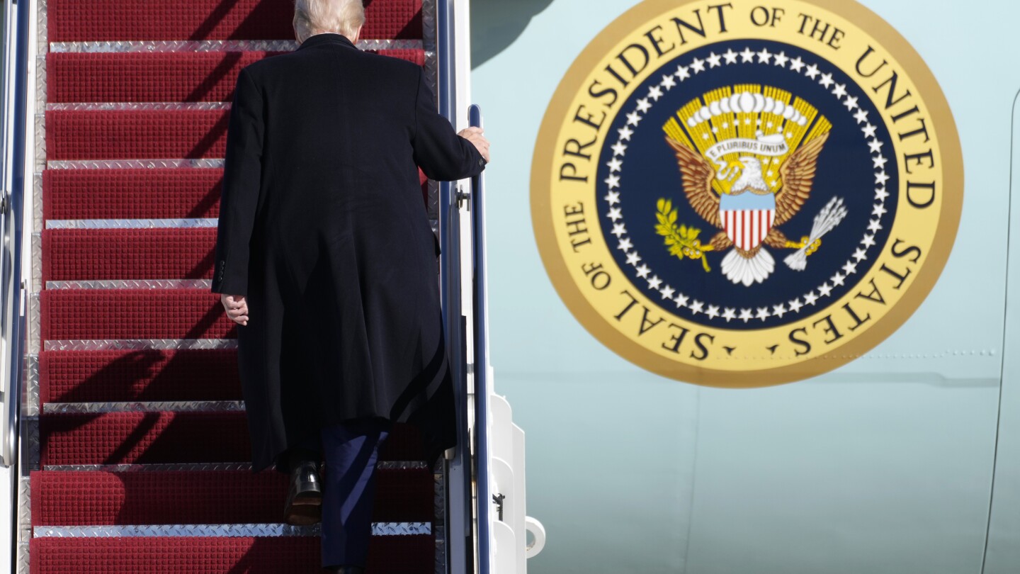 trump-tours-boeing-plane-to-check-out-features-that-would-be-on-overdue-new-air-force-one-aircraft