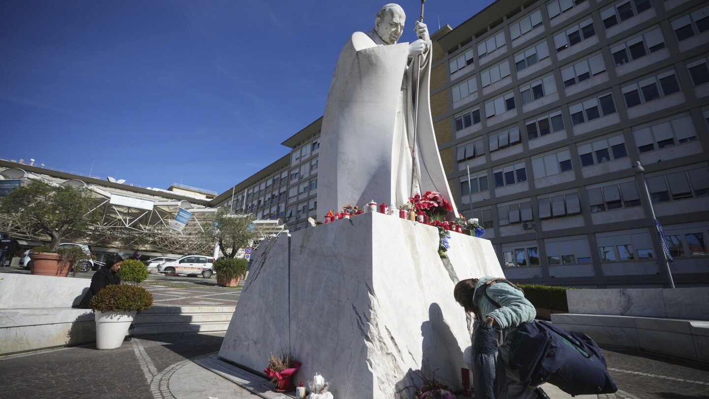 pope-has-eaten-breakfast,-read-papers-after-second-calm-night-in-hospital-for-respiratory-infection