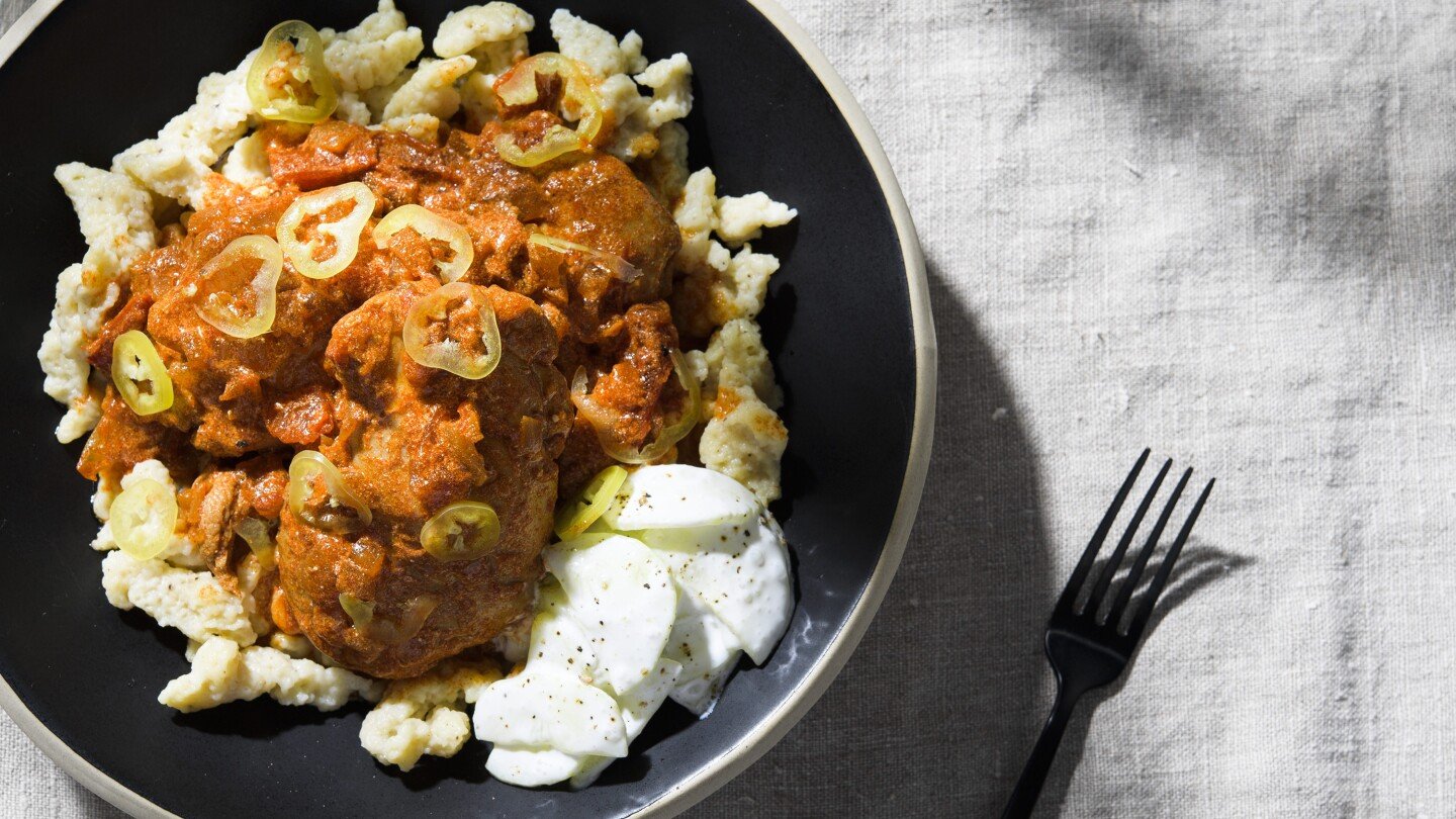 use-two-types-of-paprika-for-the-best-hungarian-chicken-paprikash