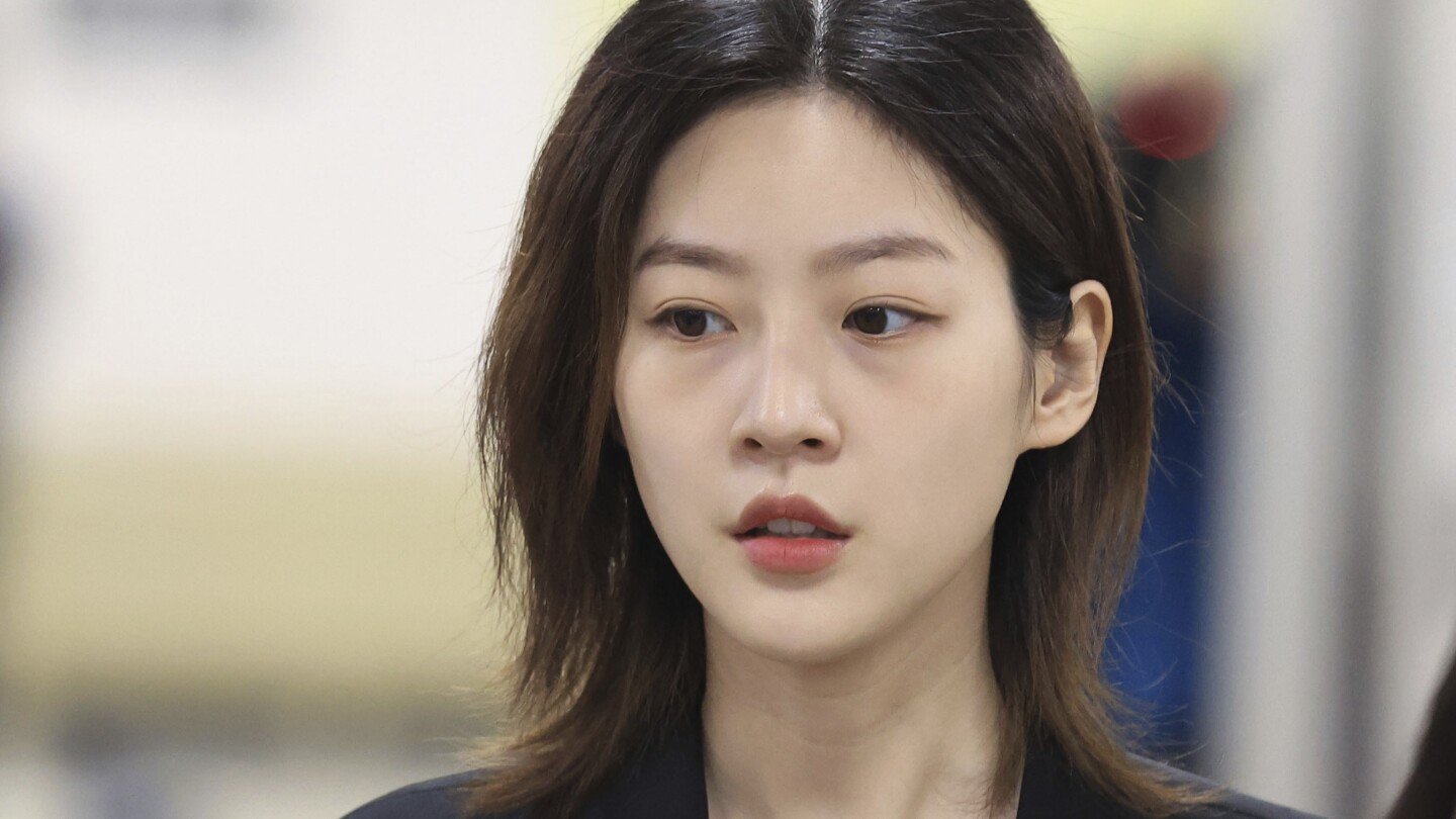 death-of-south-korean-actor-at-24-sparks-discussion-about-social-media-and-internet-culture