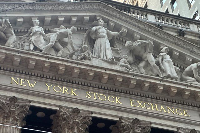 stock-market-today:-wall-street-flirts-with-a-record-as-indexes-drift