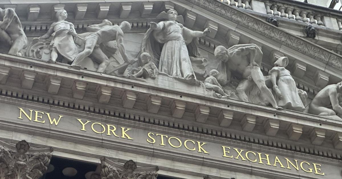 stock-market-today:-wall-street-flirts-with-a-record-as-indexes-drift