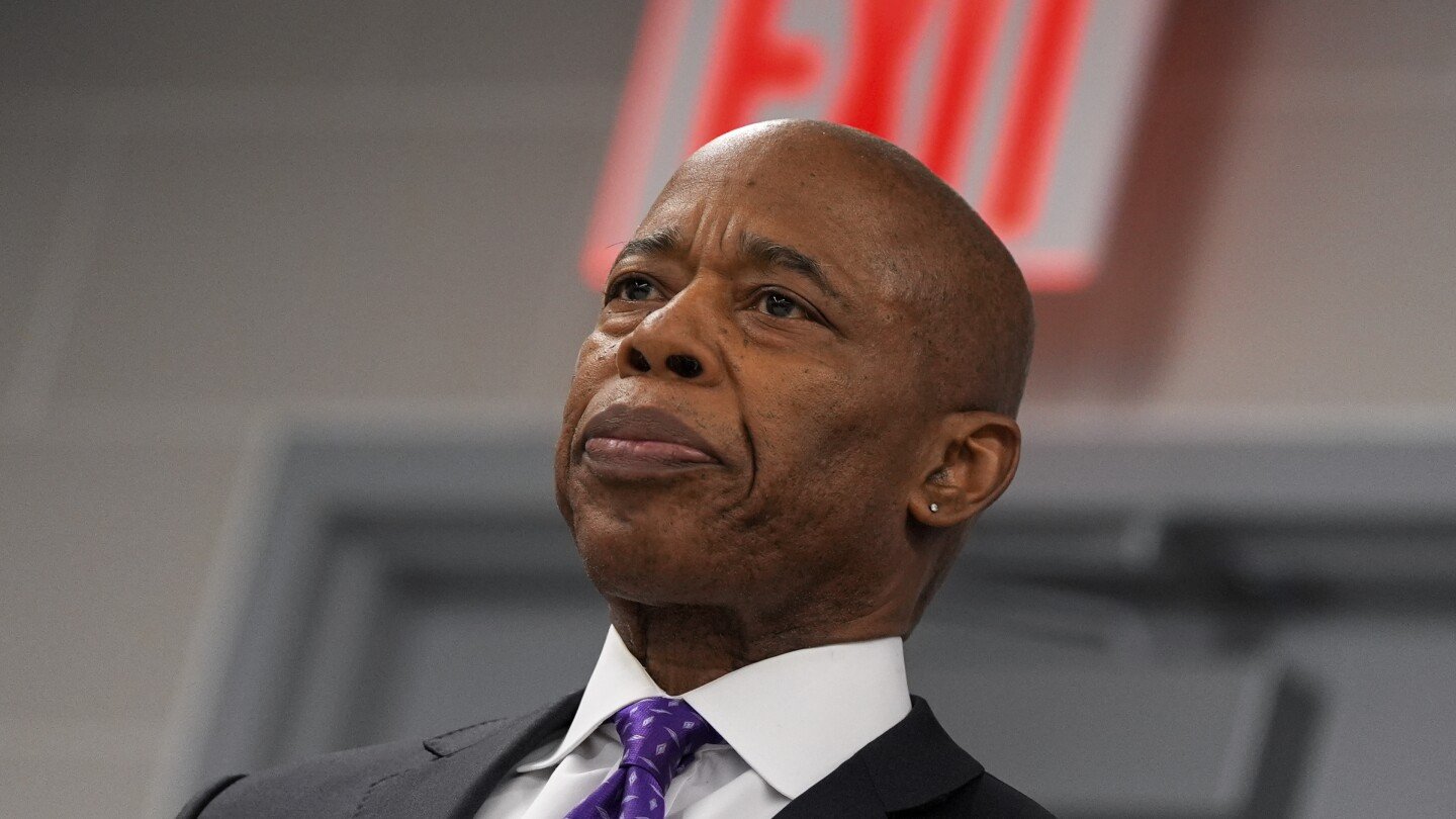 hochul-no-destituira-de-momento-al-alcalde-de-ny-pero-aumentara-la-supervision