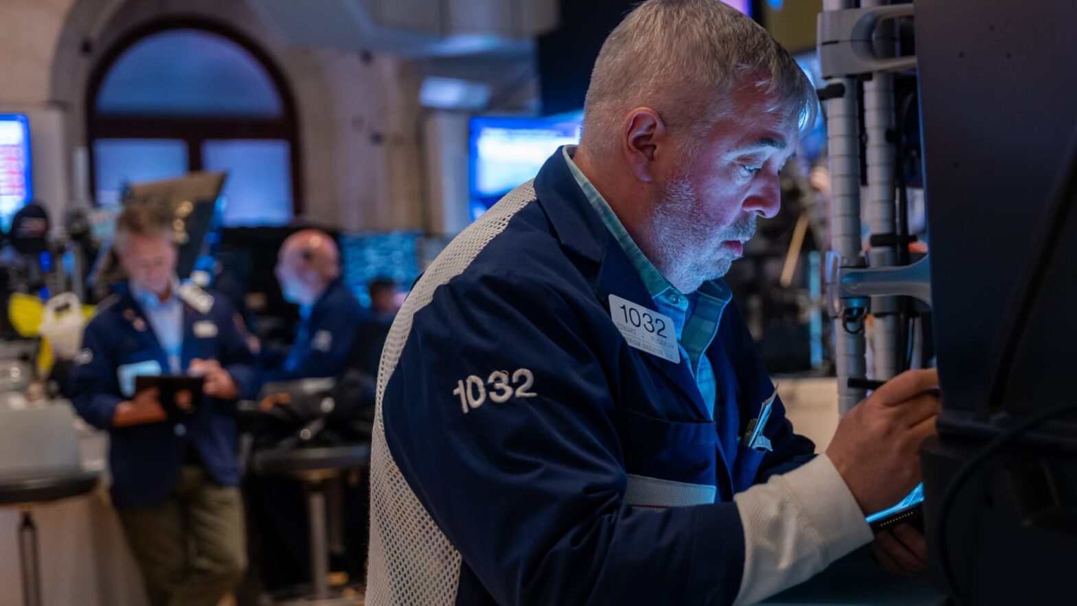 stock-futures-are-little-changed-after-thursday’s-sell-off-on-wall-street:-live-updates