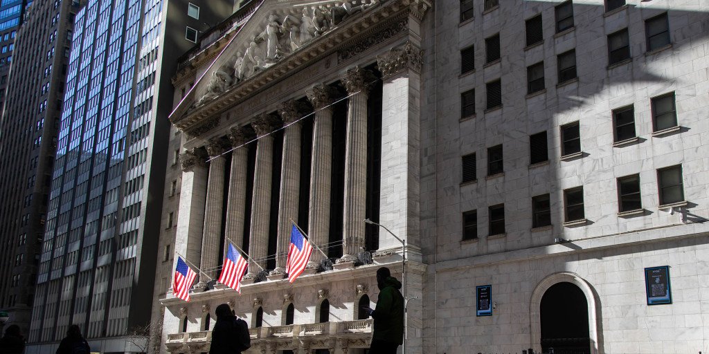 stocks-tumble-as-walmart-sales-growth-forecast-disappoints