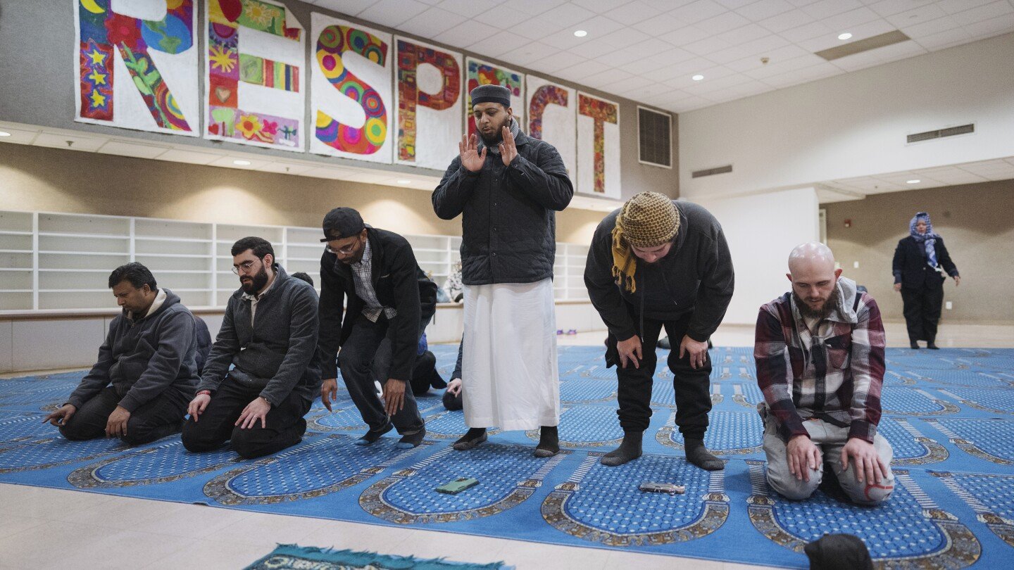 their-mosque-burned-down-in-la-area-wildfire.-they’re-still-determined-to-gather-for-ramadan