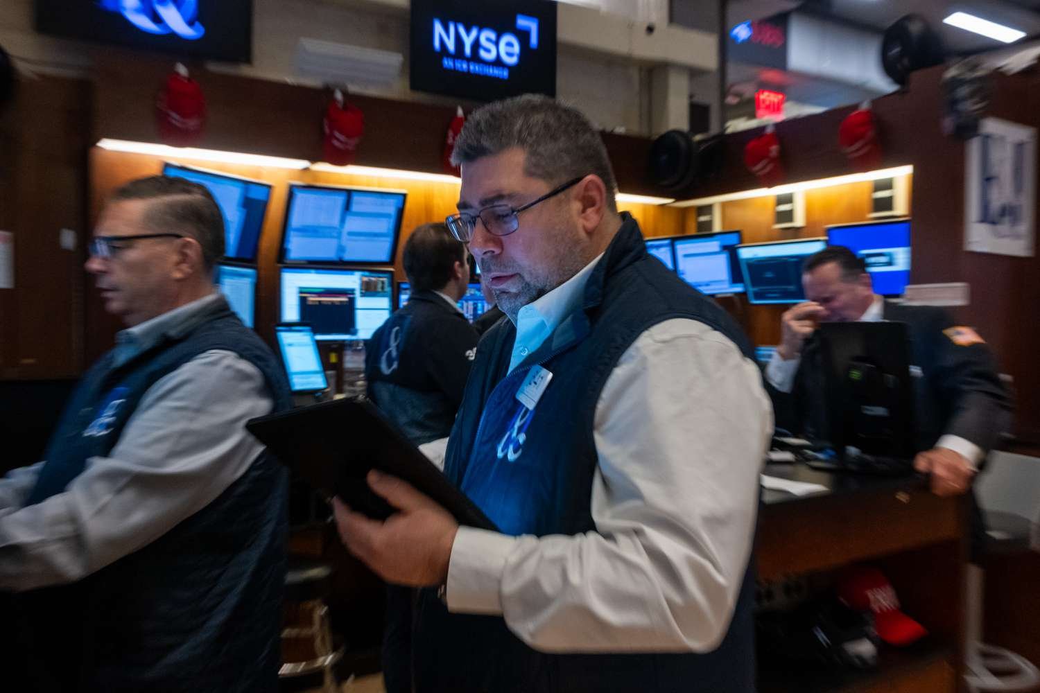 dow-jones-today:-stock-futures-mixed-as-market-looks-to-rebound-from-selloff;-unitedhealth-plunges-on-news-of-doj-probe