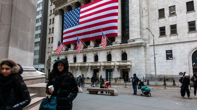 dow-tumbles-800-points-as-inflation-and-tariff-fears-mount