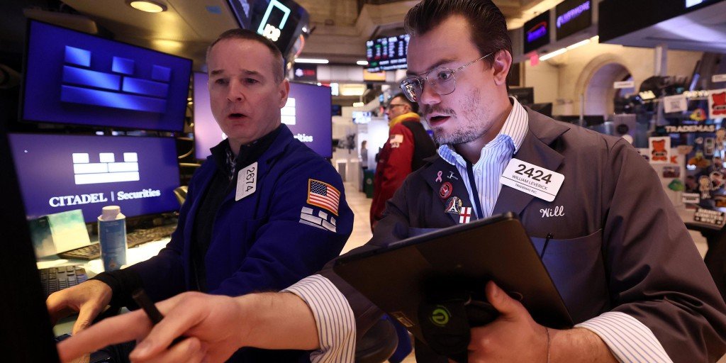 dow-drops-700-points-for-worst-day-of-2025-so-far-on-new-fears-about-economic-growth